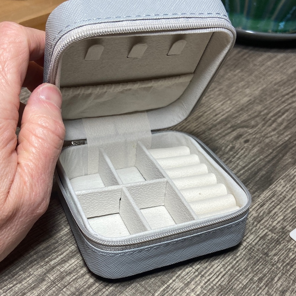 ⚡️5 for $12⚡️Zippered Compact Gray Travel Jewelry Organizer